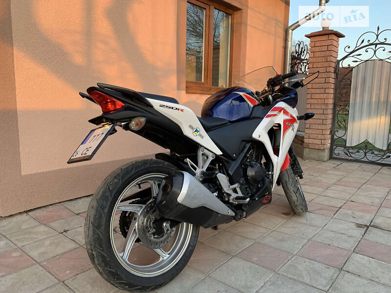 Спортбайк Honda CBR 250R 2011 в Черновцах