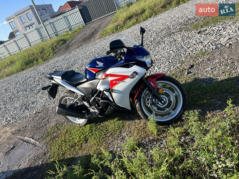 Мотоцикл Многоцелевой (All-round) Honda CBR 250R 2012 в Полтаве