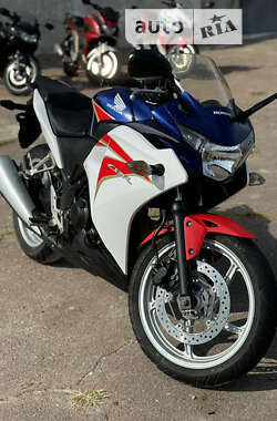 Мотоцикл Спорт-туризм Honda CBR 250R 2011 в Сновске