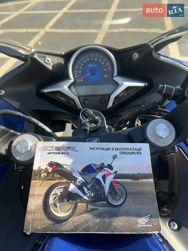 Спортбайк Honda CBR 250R 2012 в 
