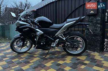 Спортбайк Honda CBR 250R 2012 в Смеле