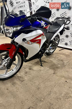 Мотоцикл Спорт-туризм Honda CBR 250R 2012 в 