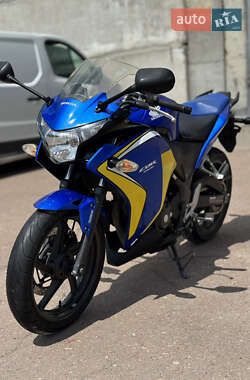 Мотоцикл Без обтекателей (Naked bike) Honda CBR 250R 2013 в 