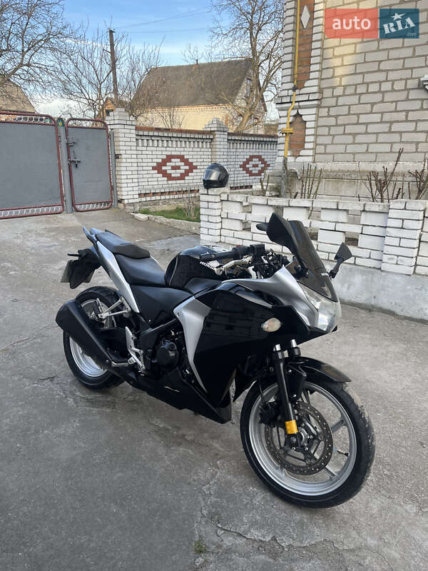 Мотоцикл Классик Honda CBR 250R 2012 в 