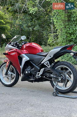 Мотоцикл Спорт-туризм Honda CBR 250R 2011 в 