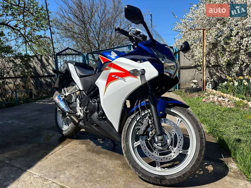 Honda CBR 250R 2011