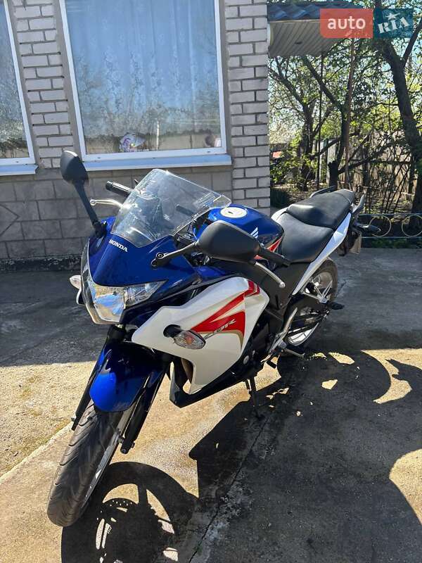 Спортбайк Honda CBR 250R 2011 в Каменском фото 5 Спортбайк Honda CBR 250R 2011 в Каменском