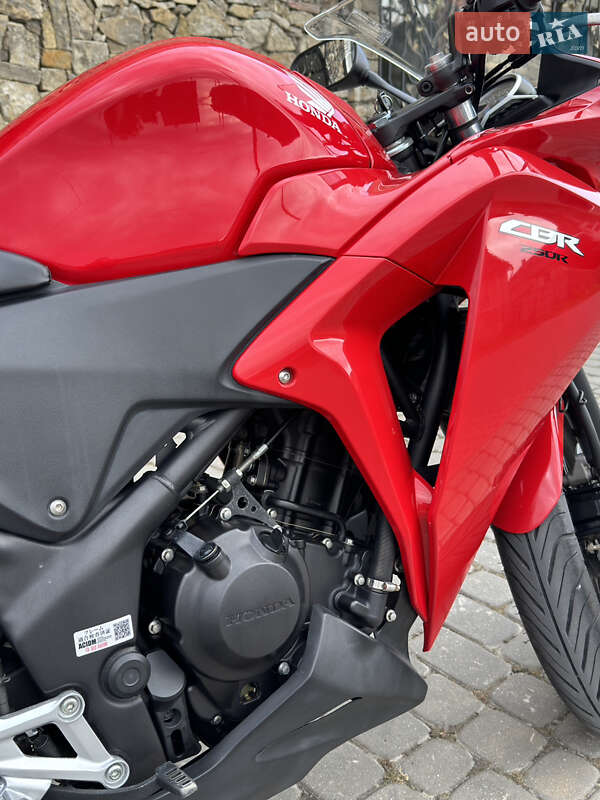 Спортбайк Honda CBR 250R 2016 в Городку