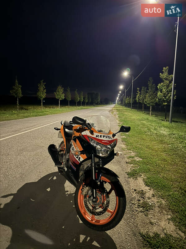 Спортбайк Honda CBR 250R 2014 в Полтаве фото 3 Спортбайк Honda CBR 250R 2014 в Полтаве