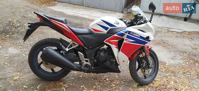 Спортбайк Honda CBR 250R 2014 в Днепре фото 3 Спортбайк Honda CBR 250R 2014 в Днепре