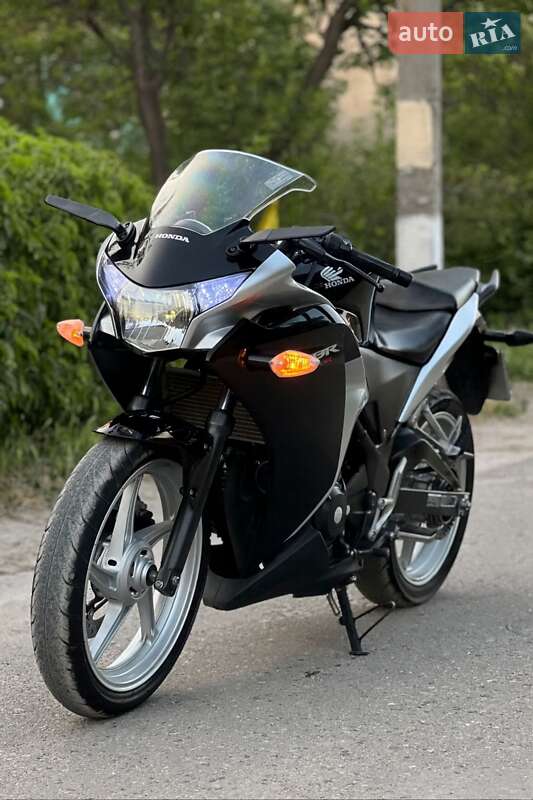 Honda CBR 250R 2011