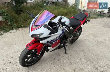 Мотоцикл Спорт-туризм Honda CBR 400R 2013 в 