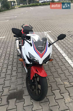Спортбайк Honda CBR 400R 2013 в 