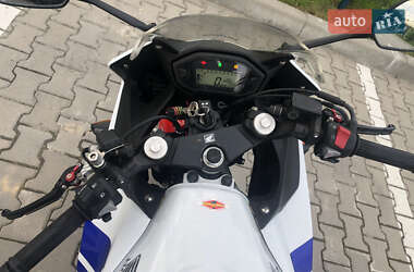 Спортбайк Honda CBR 400R 2013 в 