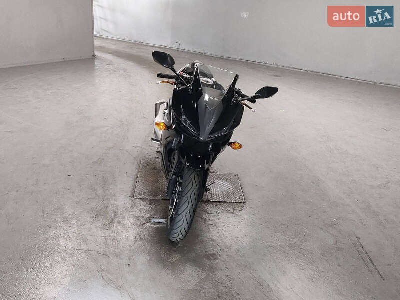 Спортбайк Honda CBR 400R 2017 в Сумах
