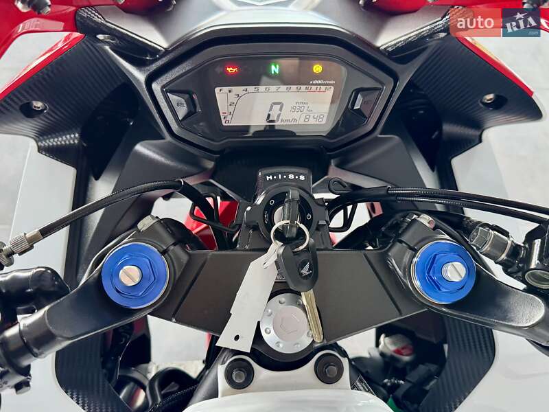 Спортбайк Honda CBR 400R 2017 в Хмельницком