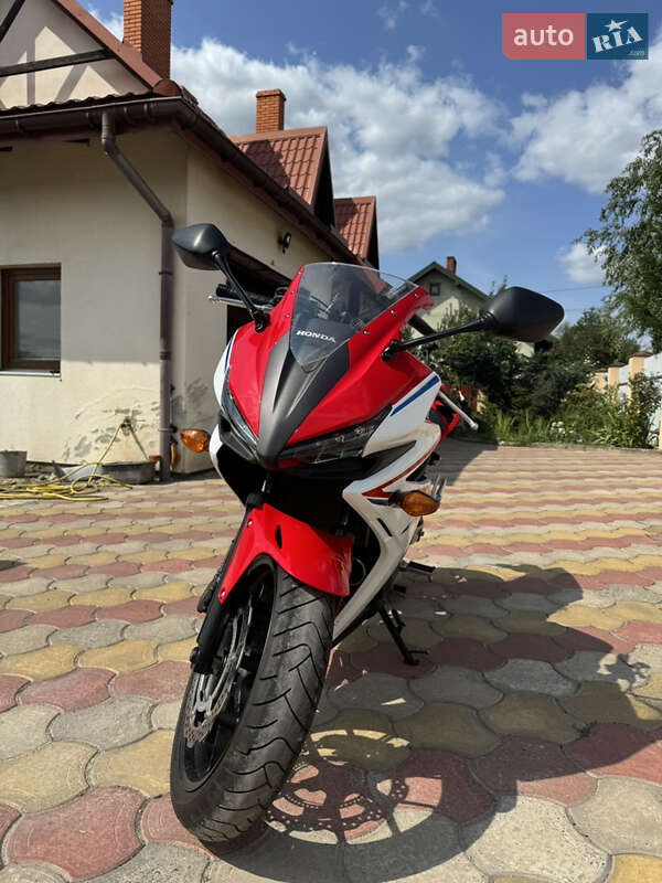 Спортбайк Honda CBR 400R 2016 в 
