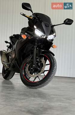 Спортбайк Honda CBR 400R 2016 в 