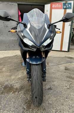 Спортбайк Honda CBR 400R 2022 в 