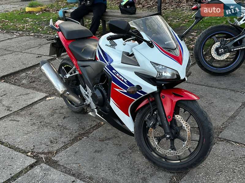 Спортбайк Honda CBR 400R 2015 в Голубовке фото 3 Спортбайк Honda CBR 400R 2015 в Голубовке