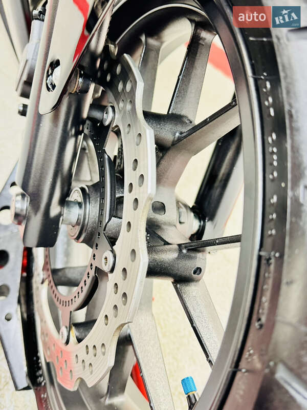 Спортбайк Honda CBR 400R 2013 в Одессе