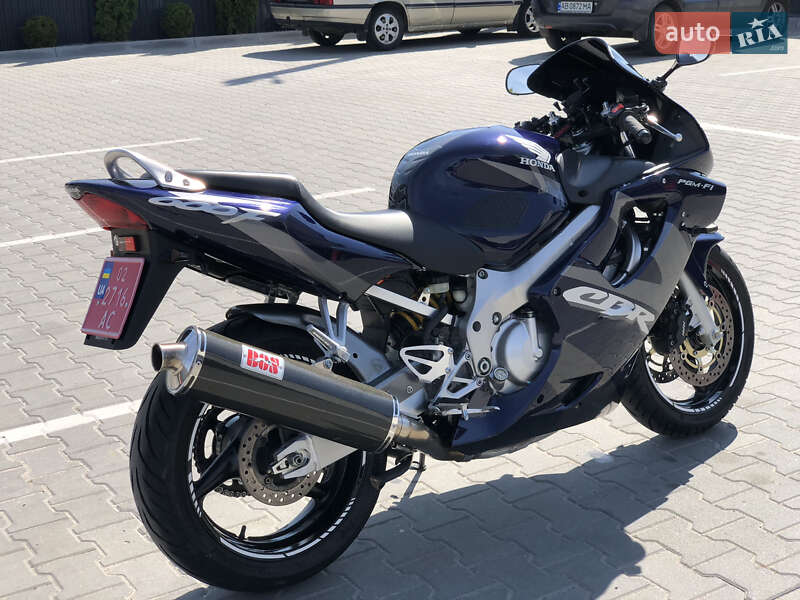 Спортбайк Honda CBR 600F4i 2002 в Виннице
