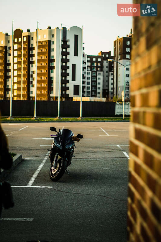Спортбайк Honda CBR 600F4i 2006 в Киеве