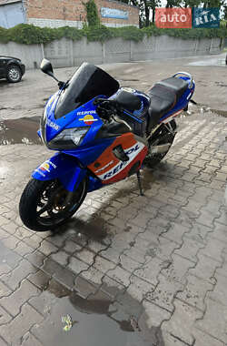 Мотоцикл Спорт-туризм Honda CBR 600F4i 2006 в 