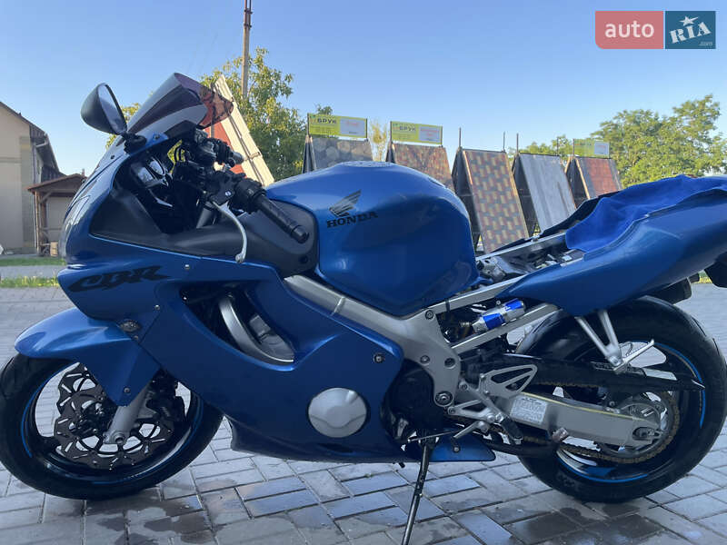 Спортбайк Honda CBR 600F4i 2002 в Могилев-Подольске