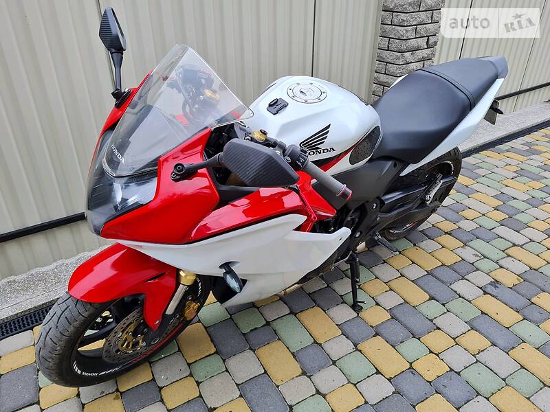 Мотоцикл Спорт-туризм Honda CBR 600F 2011 в Кицмани