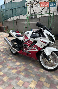 Спортбайк Honda CBR 600F 2001 в 