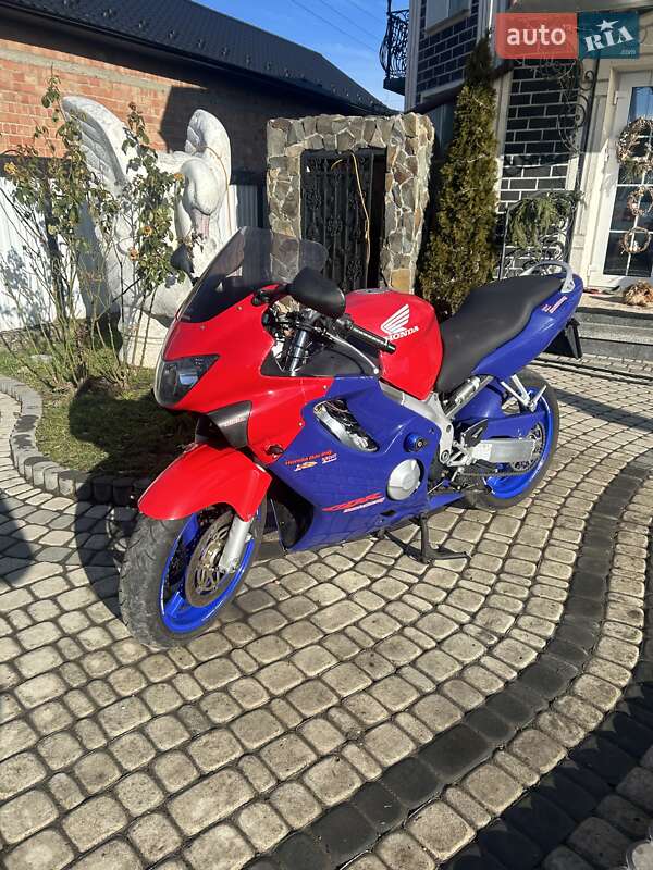 Спортбайк Honda CBR 600F 1999 в Чернівцях