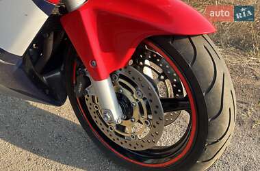 Мотоцикл Спорт-туризм Honda CBR 600F 2001 в 