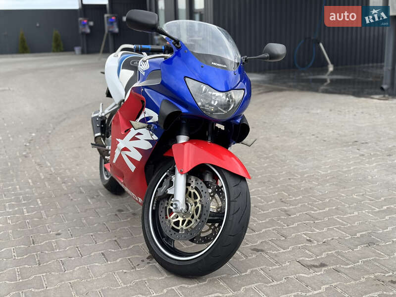 Спортбайк Honda CBR 600F 2000 в Христиновке