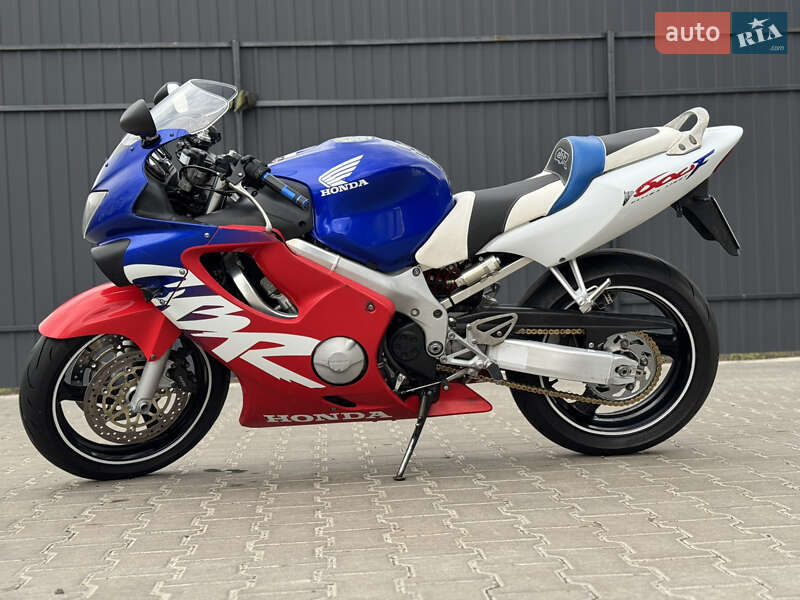 Спортбайк Honda CBR 600F 2000 в Христиновке