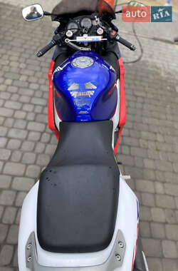 Спортбайк Honda CBR 600F 2000 в 
