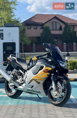 Мотоцикл Классик Honda CBR 600F 2000 в 