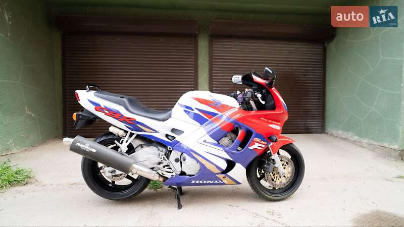 Спортбайк Honda CBR 600F 1995 в Чернівцях