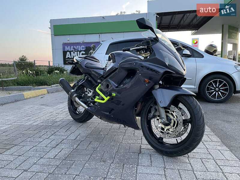 Спортбайк Honda CBR 600F 2001 в 