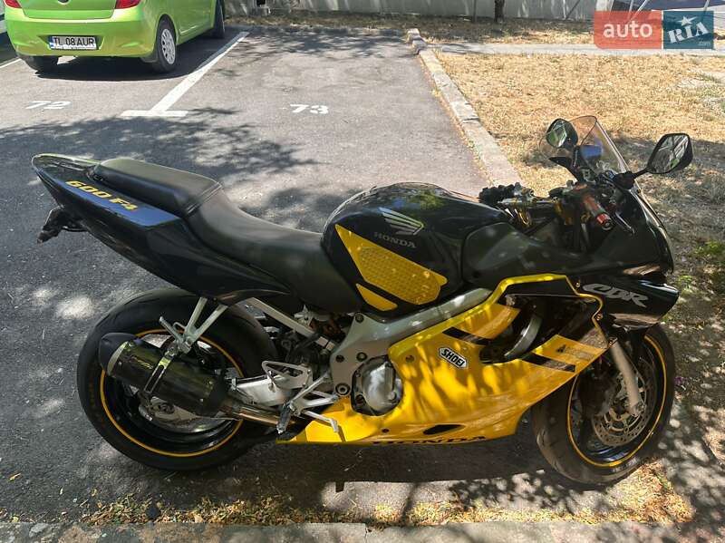 Мотоцикл Спорт-туризм Honda CBR 600F 2002 в 