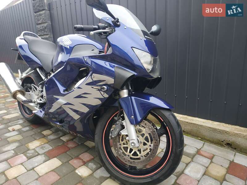Спортбайк Honda CBR 600F 2000 в Острозі фото 2 Спортбайк Honda CBR 600F 2000 в Острозі
