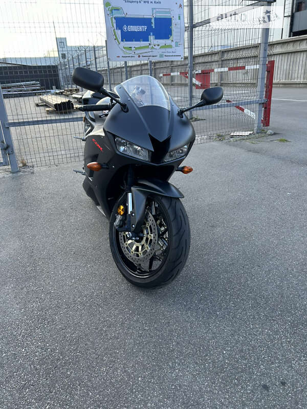 Мотоцикл Супермото (Motard) Honda CBR 600RR 2018 в 