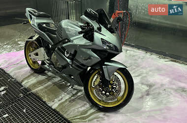Спортбайк Honda CBR 600RR 2004 в 