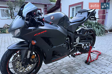 Спортбайк Honda CBR 600RR 2019 в 