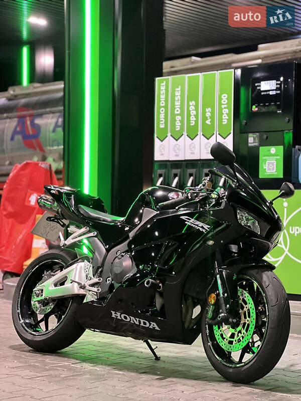 Спортбайк Honda CBR 600RR 2014 в Буче