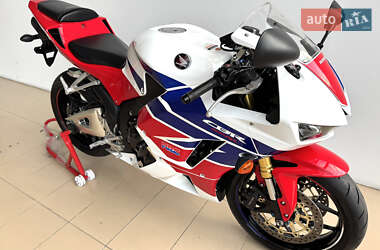 Спортбайк Honda CBR 600RR 2013 в  фото 4 Спортбайк Honda CBR 600RR 2013 в