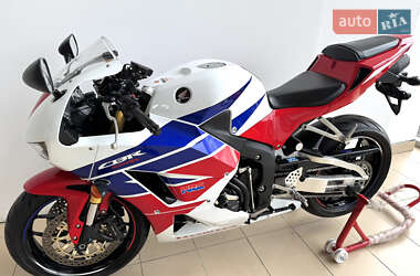 Спортбайк Honda CBR 600RR 2013 в  фото 10 Спортбайк Honda CBR 600RR 2013 в