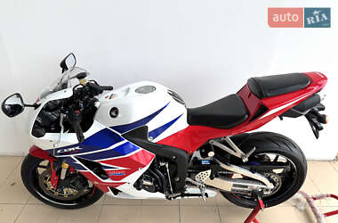 Спортбайк Honda CBR 600RR 2013 в  фото 11 Спортбайк Honda CBR 600RR 2013 в