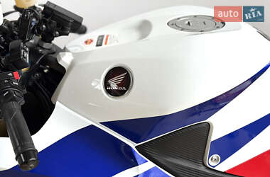 Спортбайк Honda CBR 600RR 2013 в  фото 23 Спортбайк Honda CBR 600RR 2013 в