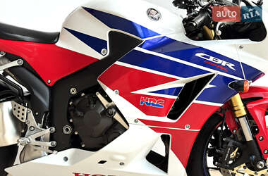 Спортбайк Honda CBR 600RR 2013 в  фото 39 Спортбайк Honda CBR 600RR 2013 в